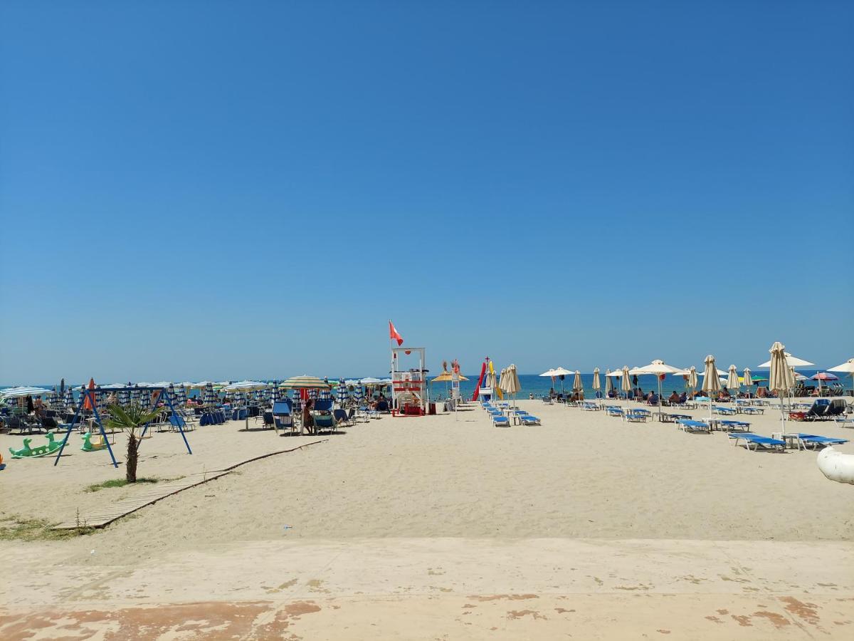 Golden Beach Apartments Дуррес Экстерьер фото