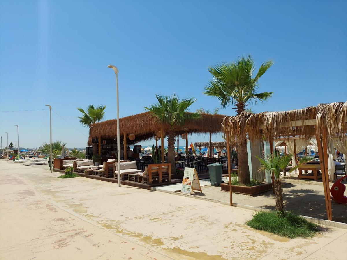 Golden Beach Apartments Дуррес Экстерьер фото